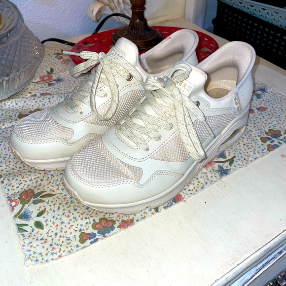 Slip on sketcher shoes - Picture 1 of 6